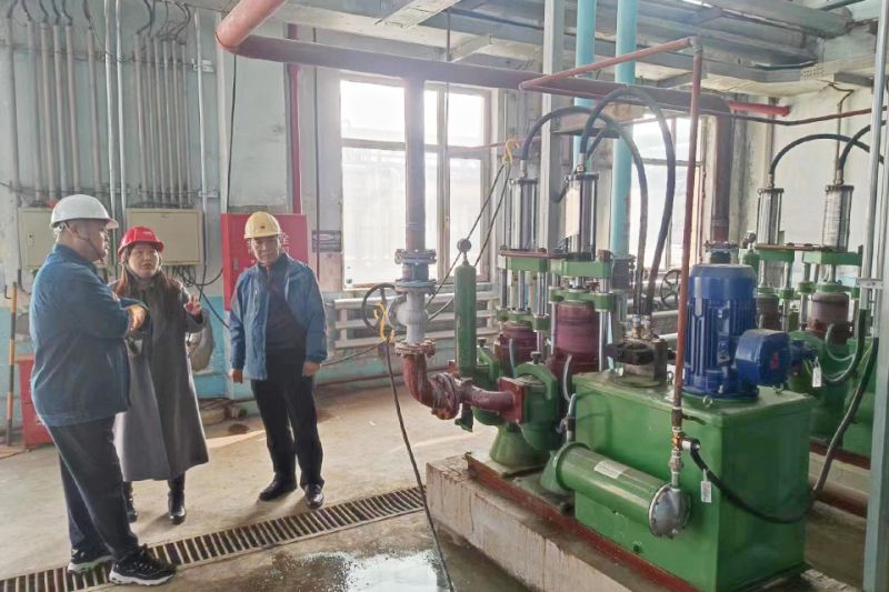 萬(wàn)川(chuan)環(huán)(huan)保(bao)集糰領(lǐng)(ling)導(dǎo)遠(yuǎn)赴吉林石化項(xiàng)目視詧： 順利完成設(shè)備(bei)安裝調(diào)(diao)試(shi)工作 待交(jiao)付甲方(fang)